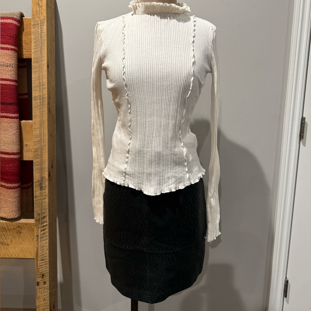 Andrew Marc Crocodile Embossed Leather Skirt -Nations off white top